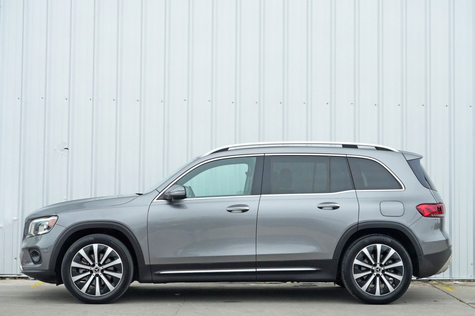 Used 2020 Mercedes-Benz GLB 250 4MATIC w/ Premium Package image 8