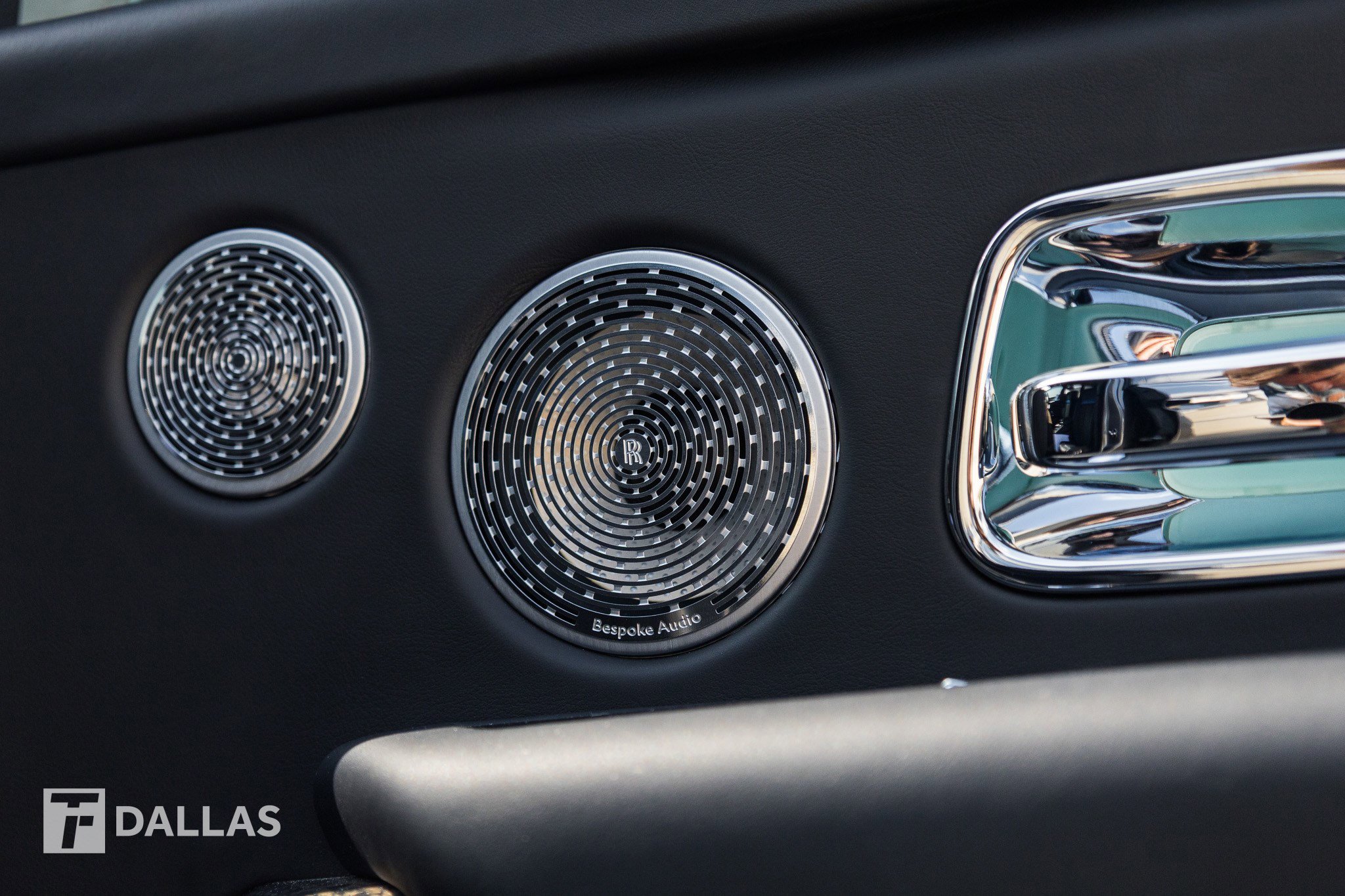 Used 2022 Rolls-Royce Cullinan Black Badge w/ Dark Exterior Package image 37