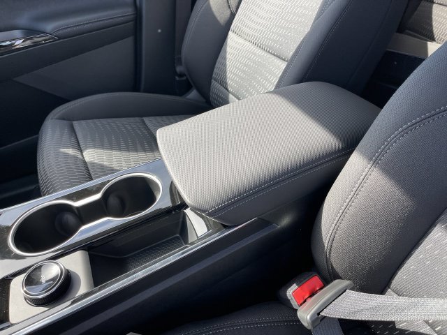 New 2027 Chevrolet Equinox LT w/ LPO, Floor Liner Package FWD image 21