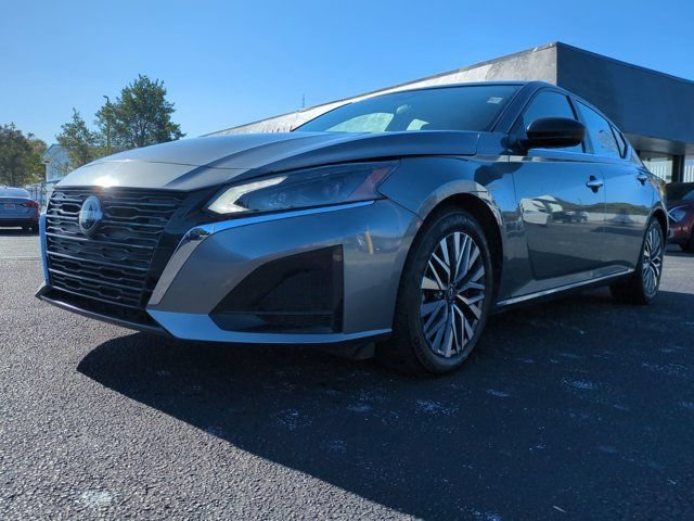 Certified 2024 Nissan Altima 2.5 SV FWD image 9