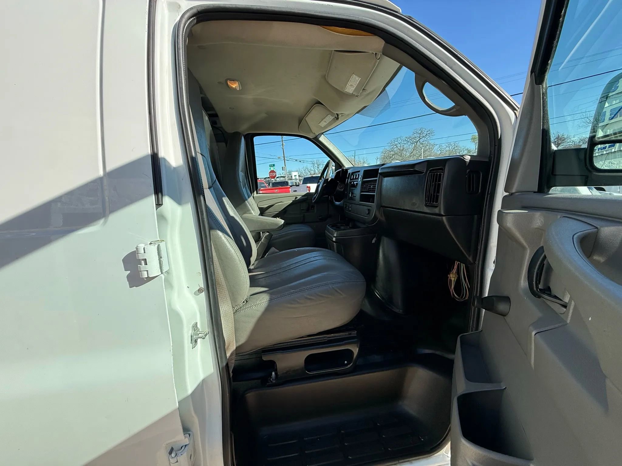 Used 2012 GMC Savana 2500 Extended RWD image 10