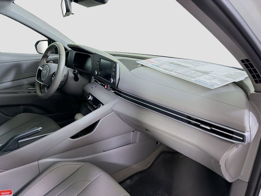 Used 2025 Hyundai Elantra Sport FWD image 30