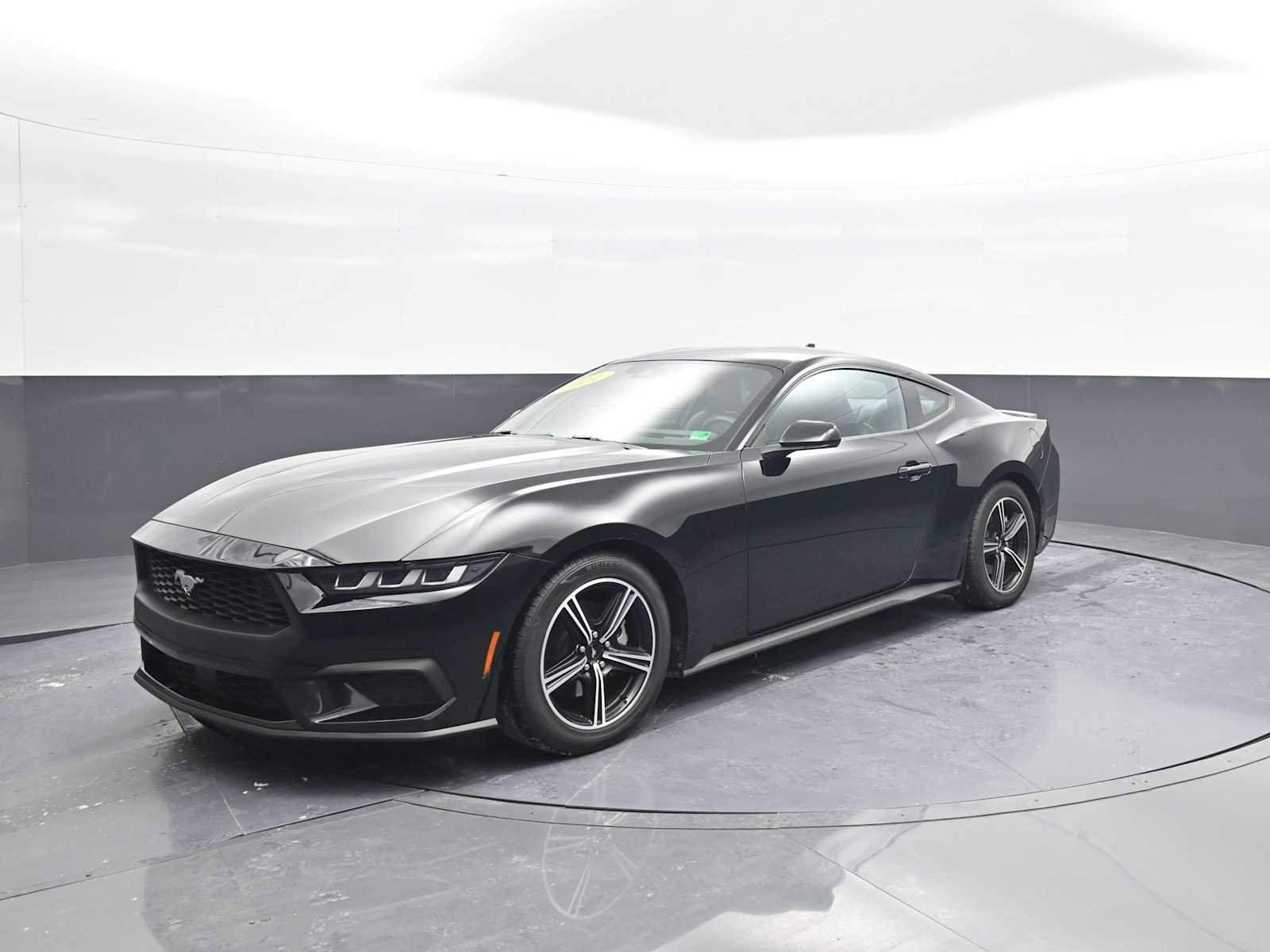 Used 2024 Ford Mustang Premium image 4