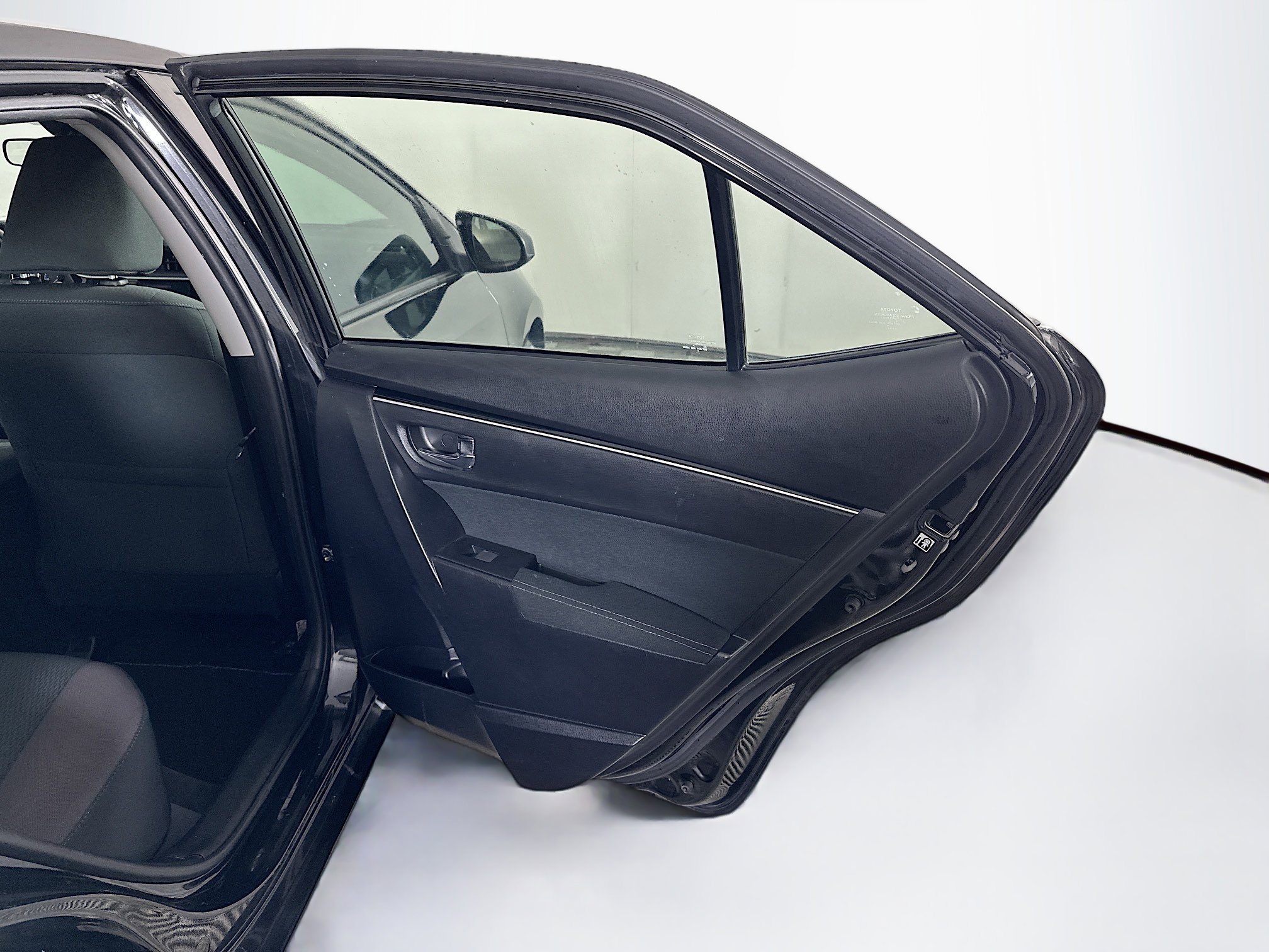 Used 2017 Toyota Corolla LE image 27