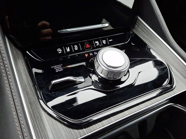 Certified 2024 Jeep Wagoneer L Series II w/ Flexible Seating Group image 19