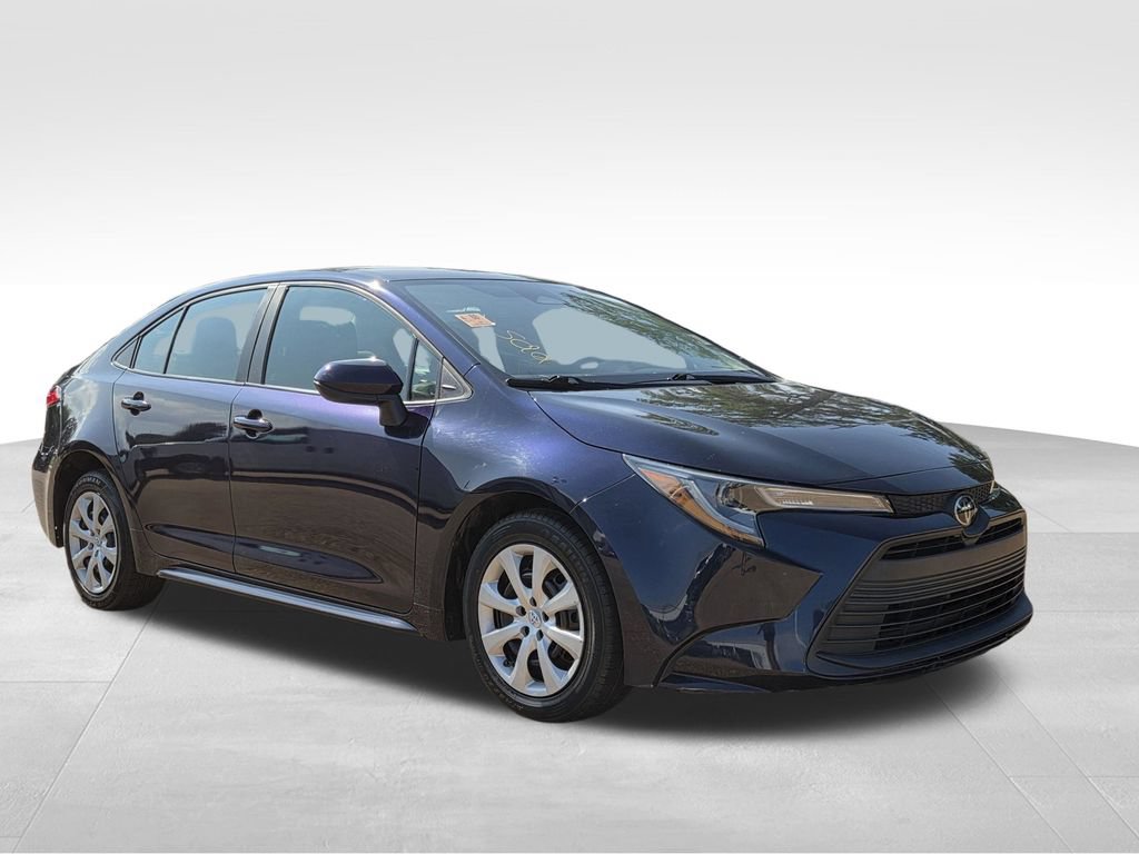 Used 2023 Toyota Corolla LE FWD image 4