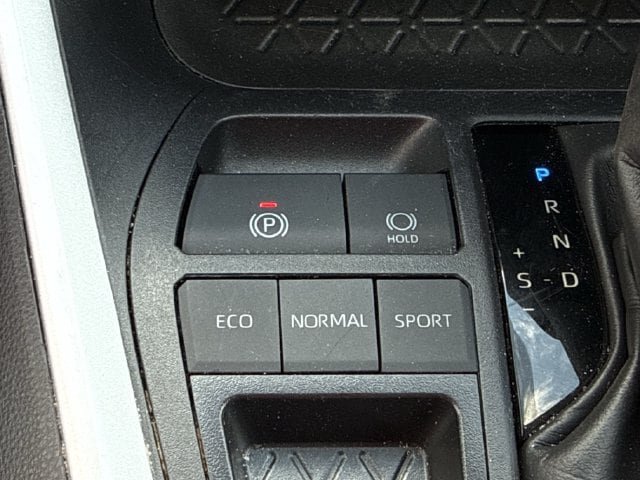 Used 2025 Toyota RAV4 XLE FWD image 21