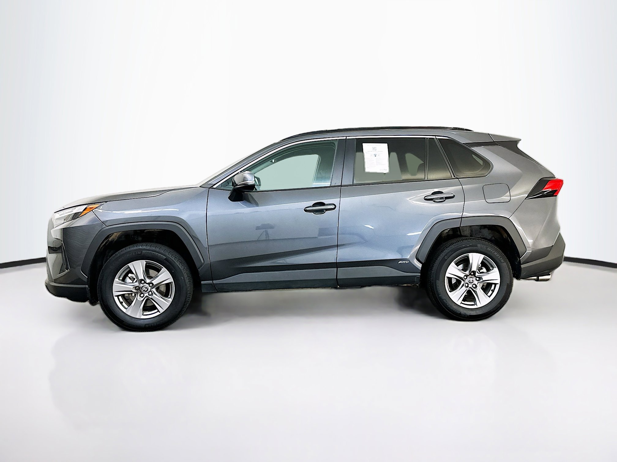 Used 2025 Toyota RAV4 XLE image 4