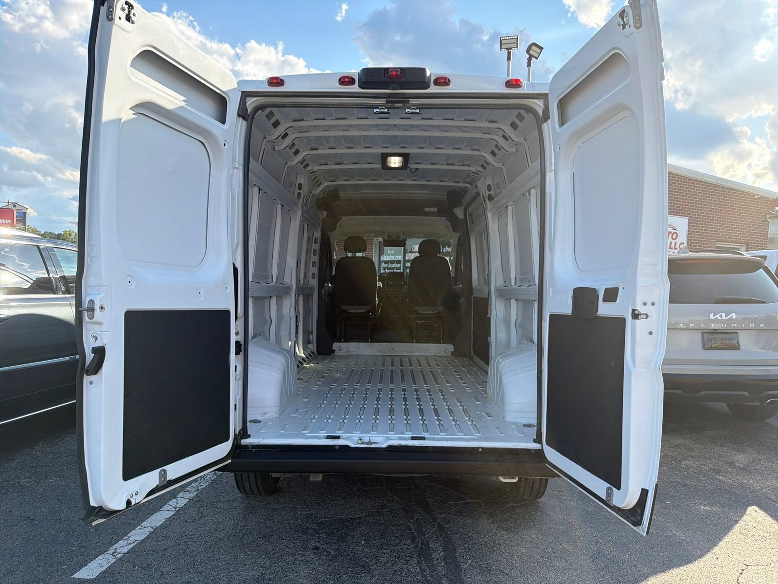 Used 2026 RAM ProMaster 2500 w/ Convenience Group FWD image 23