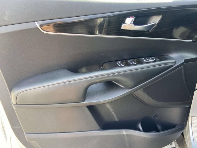 Used 2020 Kia Sorento FWD V6 image 13