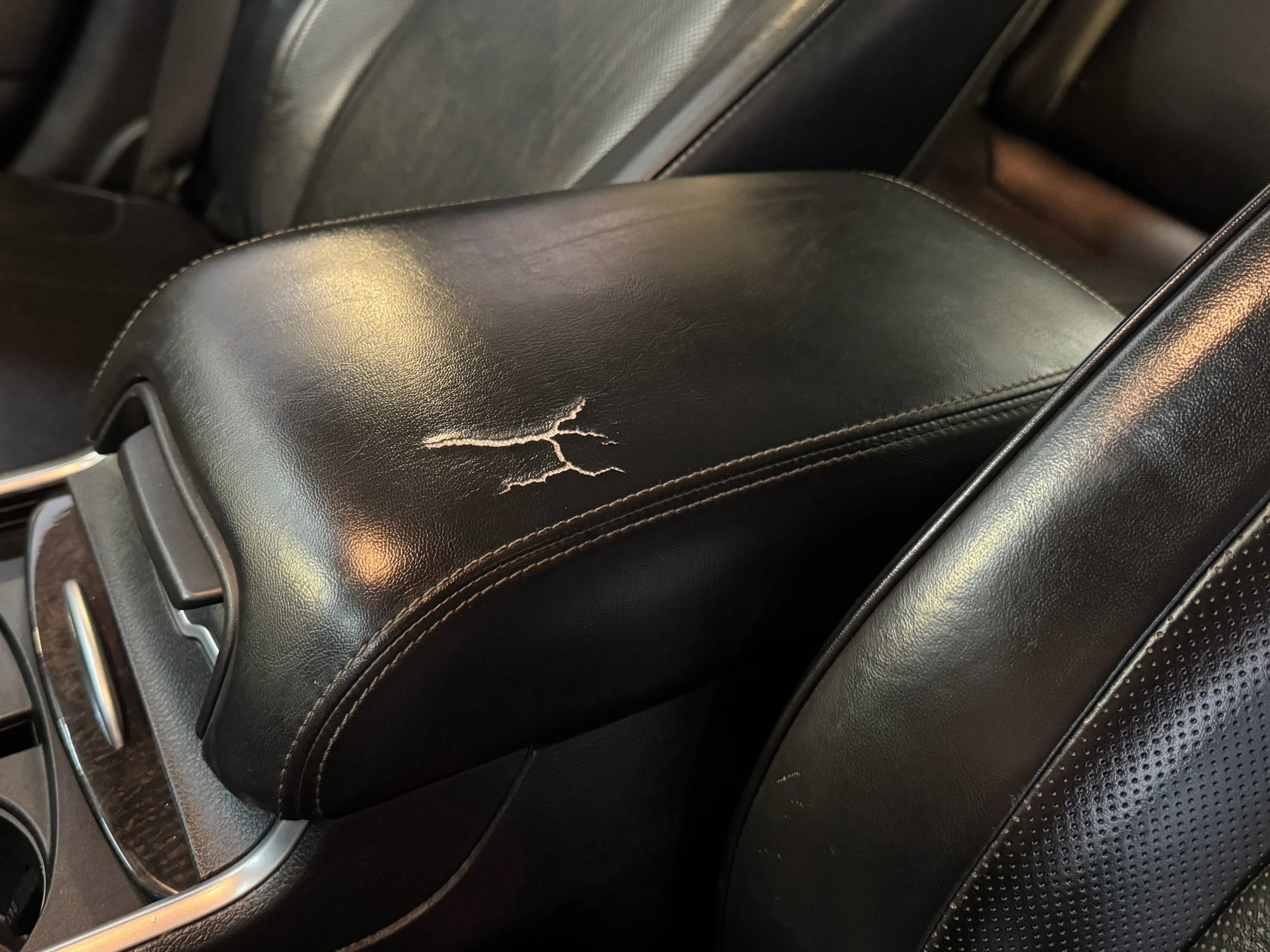 Used 2016 Chrysler 300 C image 19