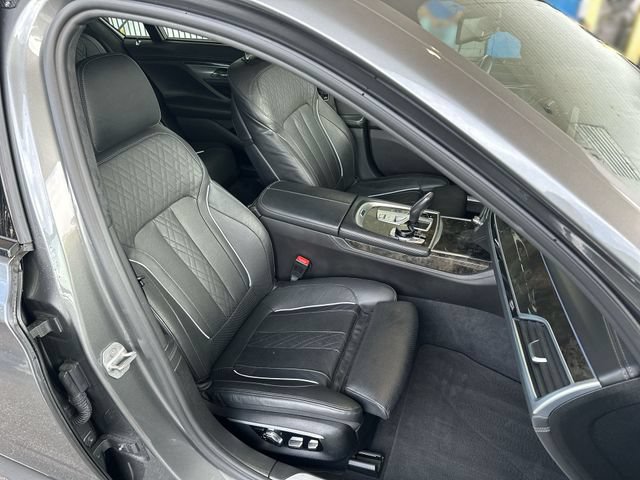 Used 2017 BMW 750i xDrive AWD/4WD image 28