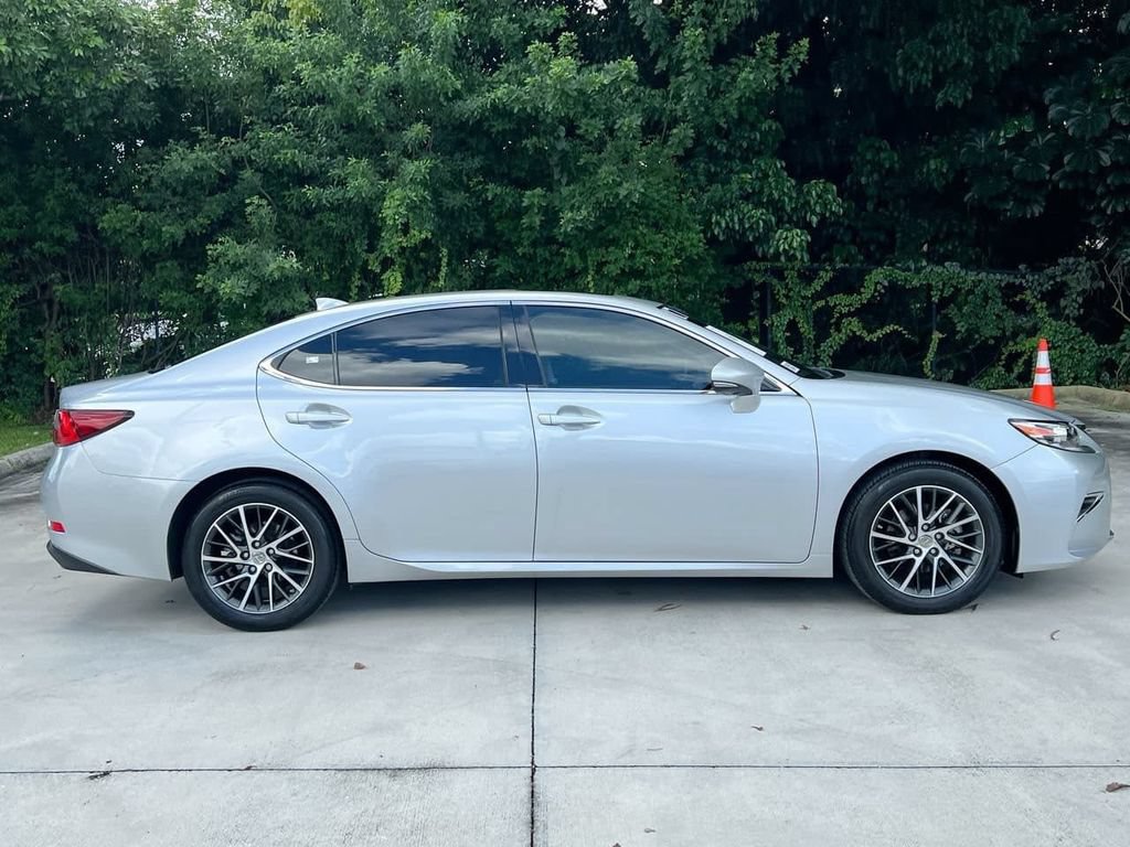 Used 2017 Lexus ES 350 w/ Luxury Package FWD image 8