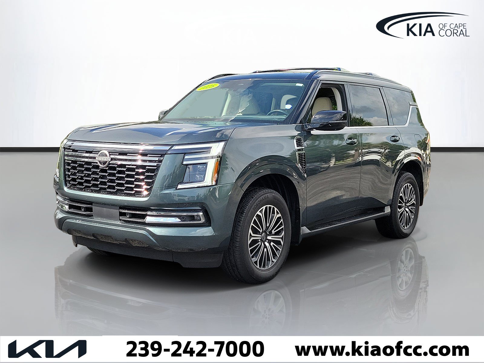 Used 2025 Nissan Armada Platinum AWD/4WD image 3