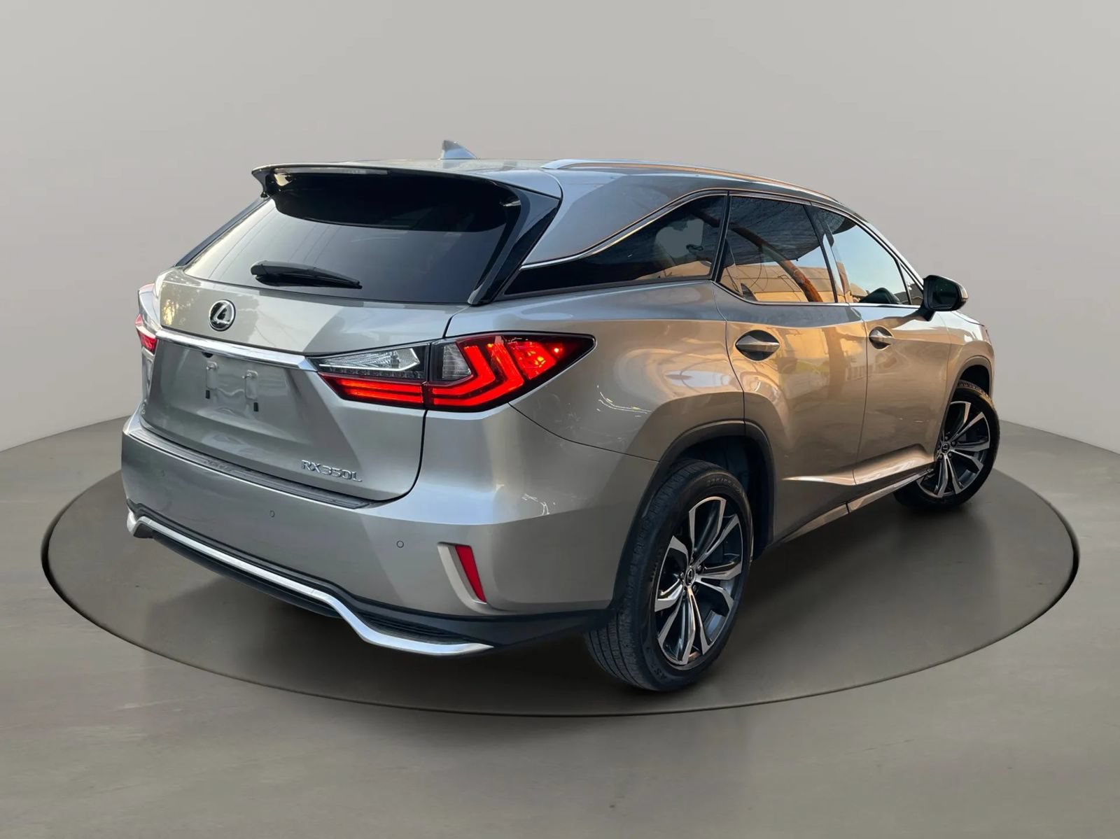Used 2021 Lexus RX 350L FWD w/ Premium Package image 5