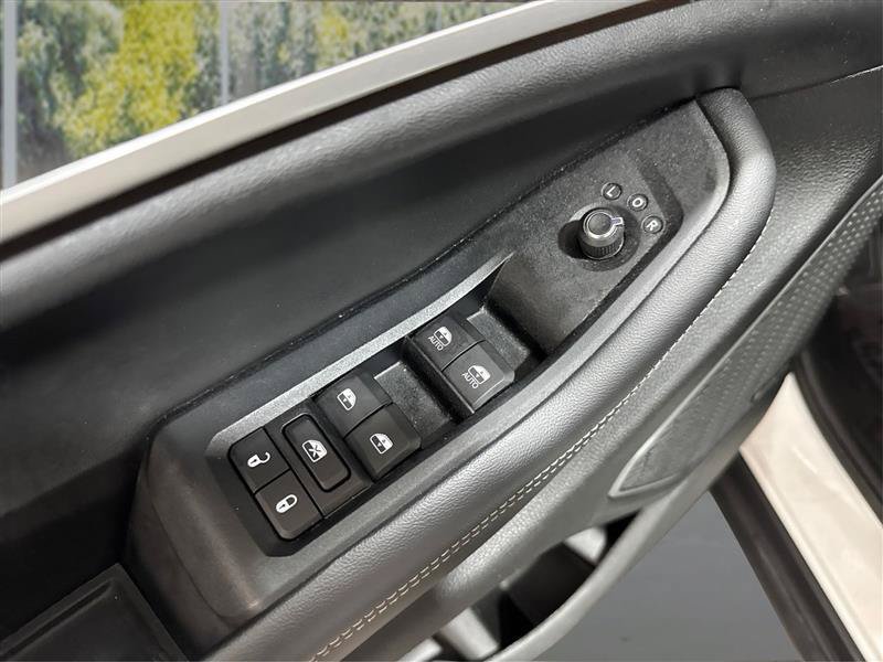 Used 2023 Jeep Grand Cherokee 4WD 4xe image 33