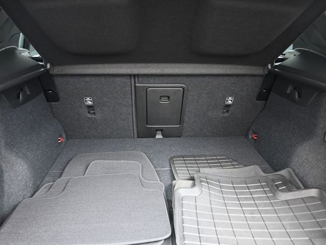 Used 2023 Volvo XC40 B5 Ultimate w/ Climate Package image 31