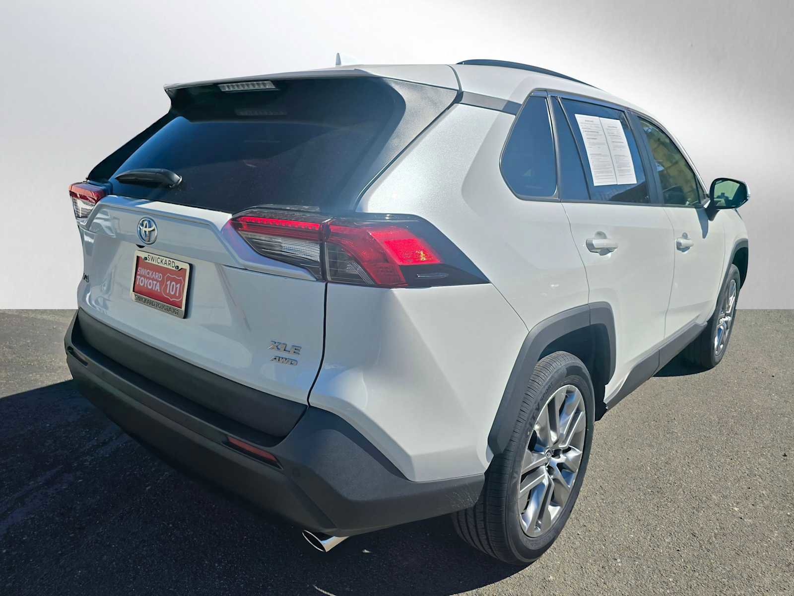 Used 2023 Toyota RAV4 XLE Premium image 3