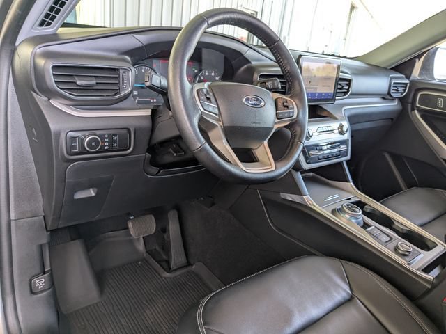 Used 2023 Ford Explorer XLT w/ Equipment Group 202A AWD/4WD image 2