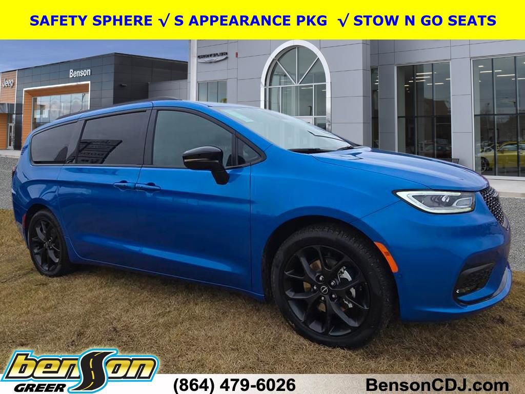 New 2026 Chrysler Pacifica Select w/ S Appearance Package
