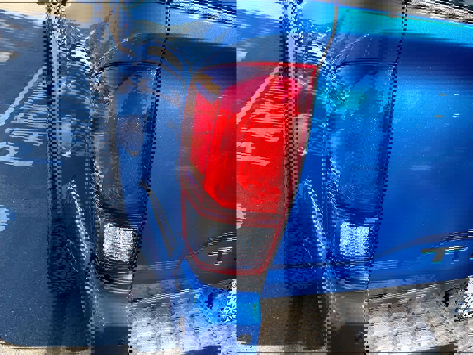 Used 2018 Toyota Tacoma TRD Off-Road w/ Technology Package image 29