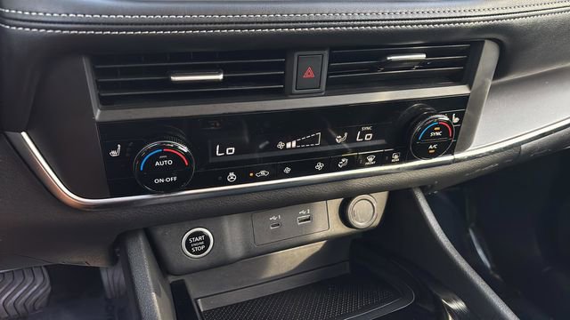 Used 2023 Nissan Rogue SV w/ SV Premium B Package FWD image 32