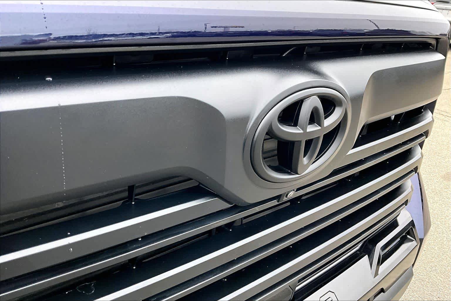 Used 2025 Toyota Tundra Limited image 29