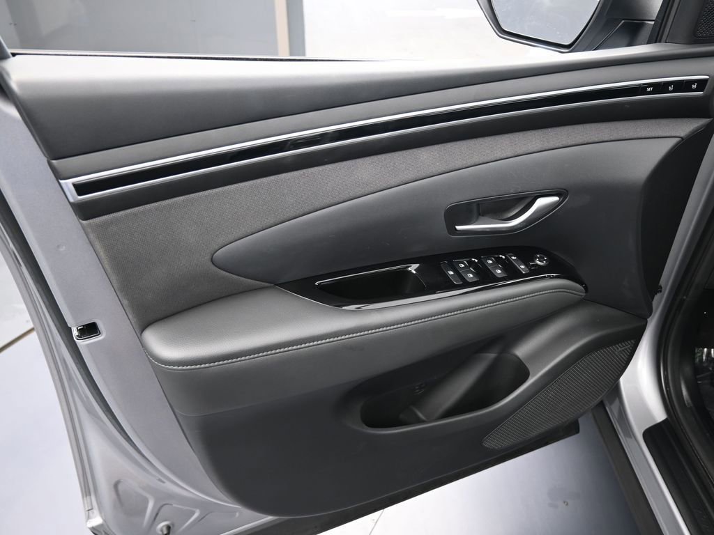 Used 2022 Hyundai Tucson Limited w/ Cargo Package image 16