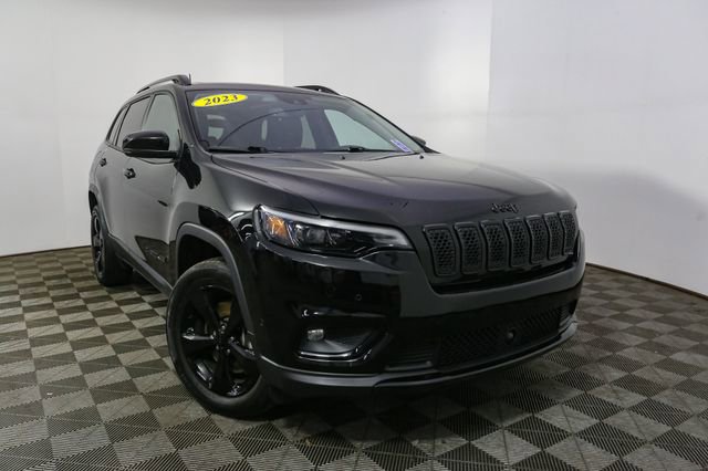Used 2023 Jeep Cherokee Altitude Lux w/ Lux Elite Package AWD/4WD image 3