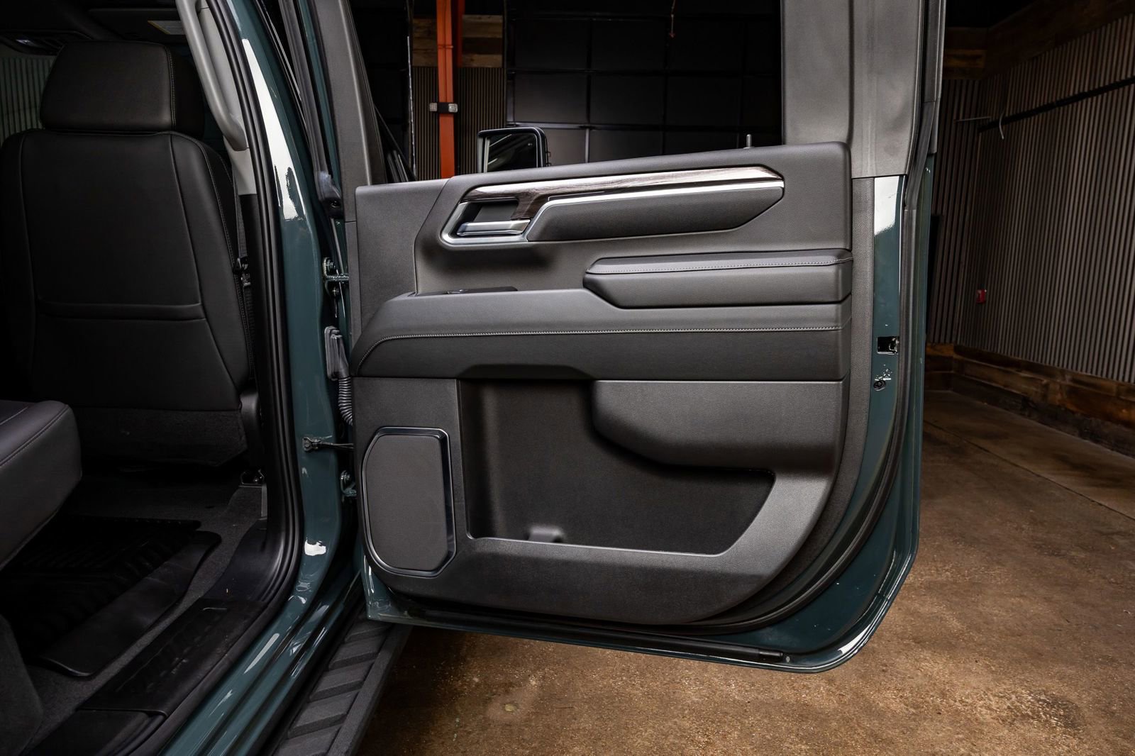 Used 2025 Chevrolet Silverado 3500 LTZ w/ LTZ Plus Package image 39