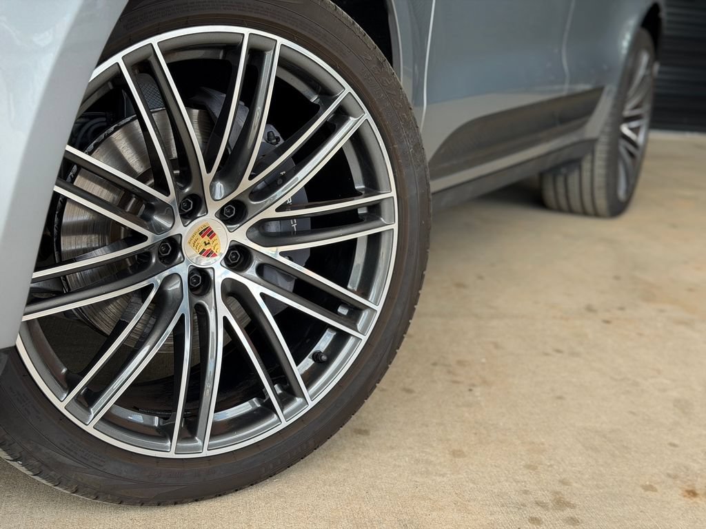 Certified 2026 Porsche Macan AWD/4WD image 6