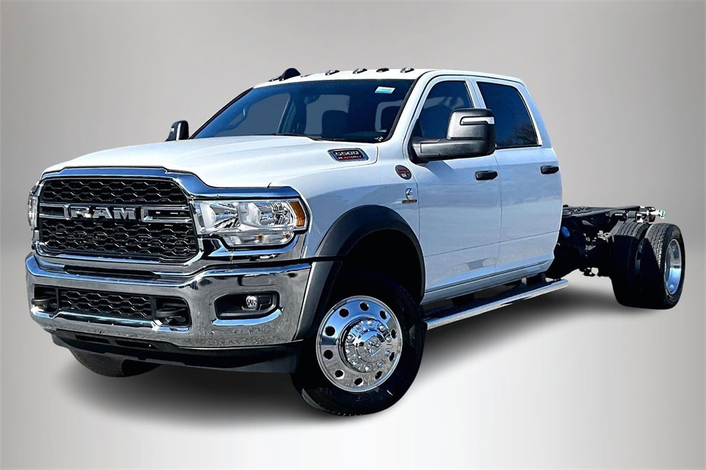 Used 2024 RAM 5500 Tradesman w/ Chrome Appearance Group image 3