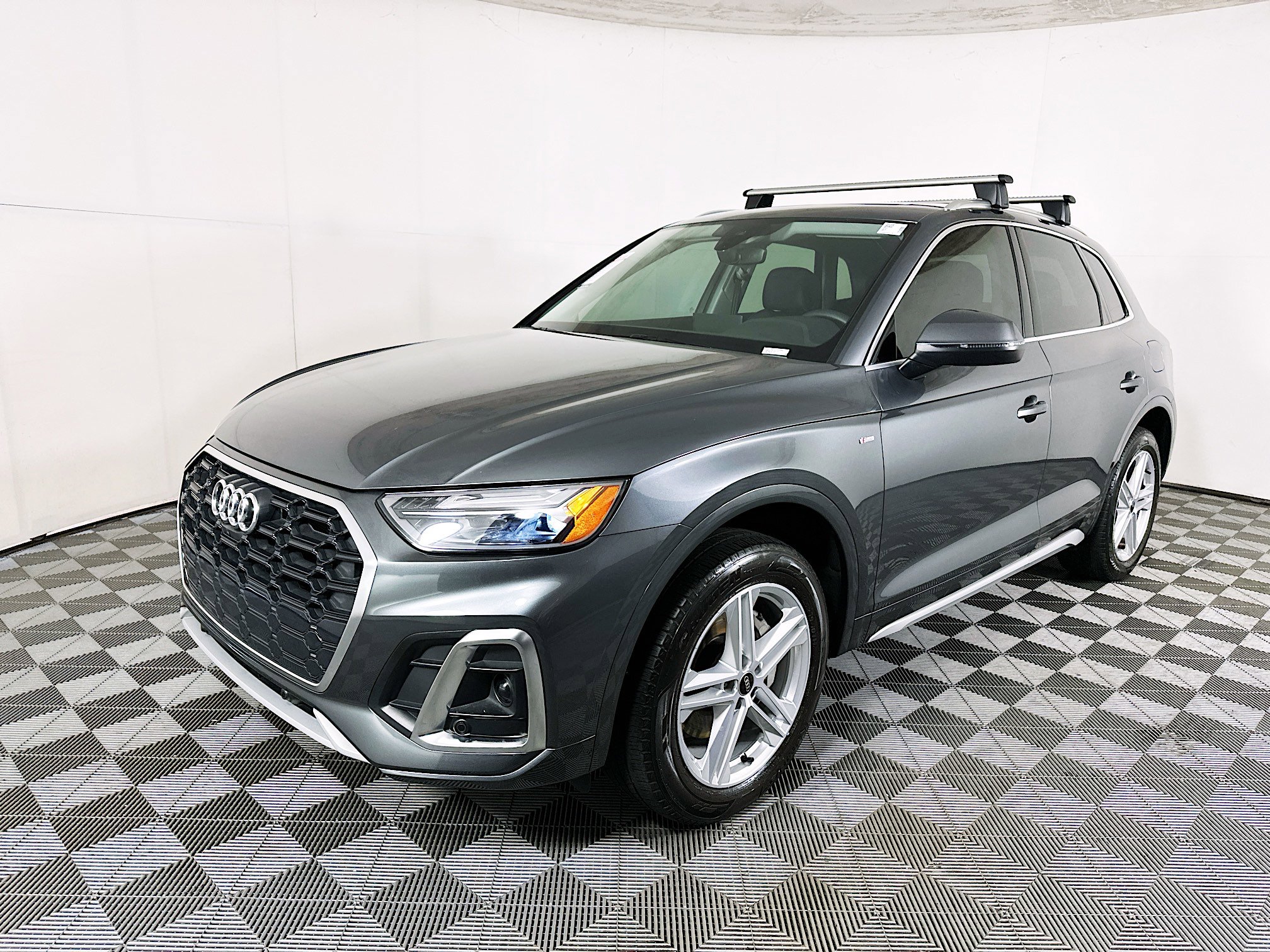 Used 2024 Audi Q5 e Premium Plus w/ Premium Plus Package image 7