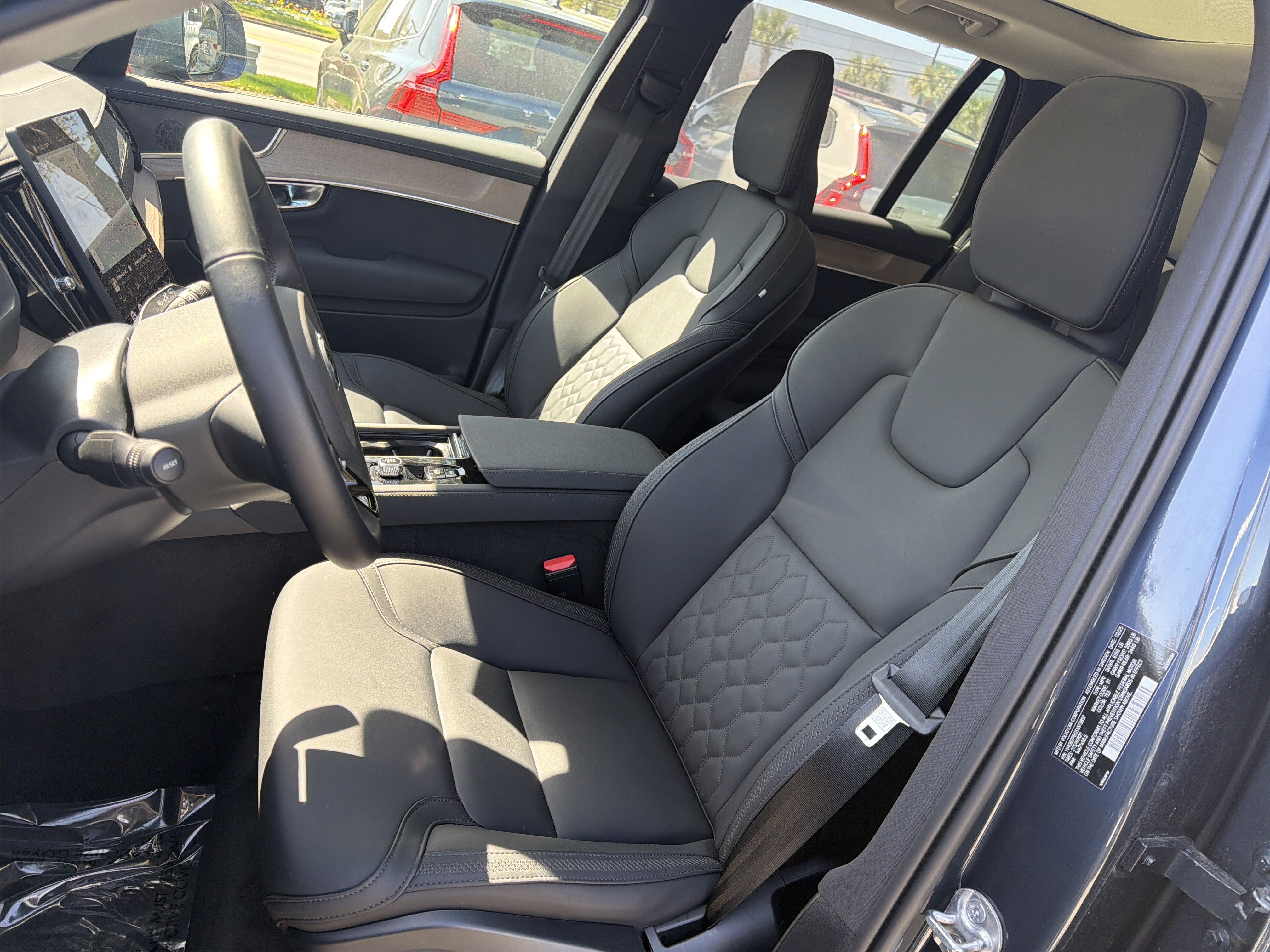 Used 2025 Volvo XC90 B6 Plus image 16