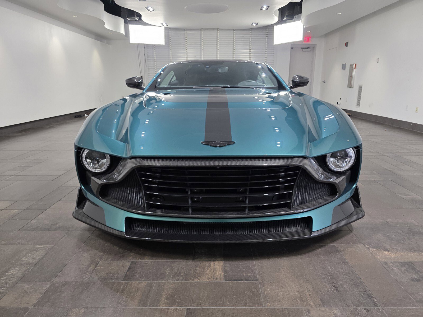 Used 2024 Aston Martin Valour RWD image 7