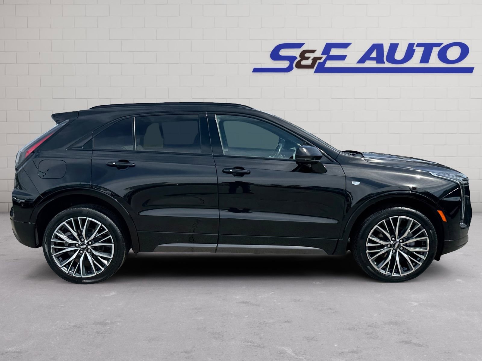 Used 2024 Cadillac XT4 Sport AWD/4WD image 5