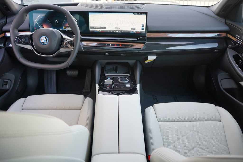 New 2026 BMW i5 eDrive40 image 13