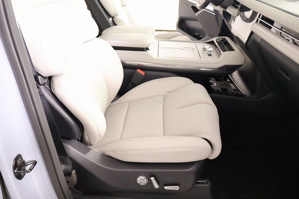 New 2025 Lincoln Navigator Reserve image 14