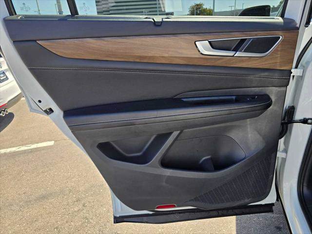Used 2024 Volkswagen Atlas SE FWD image 16
