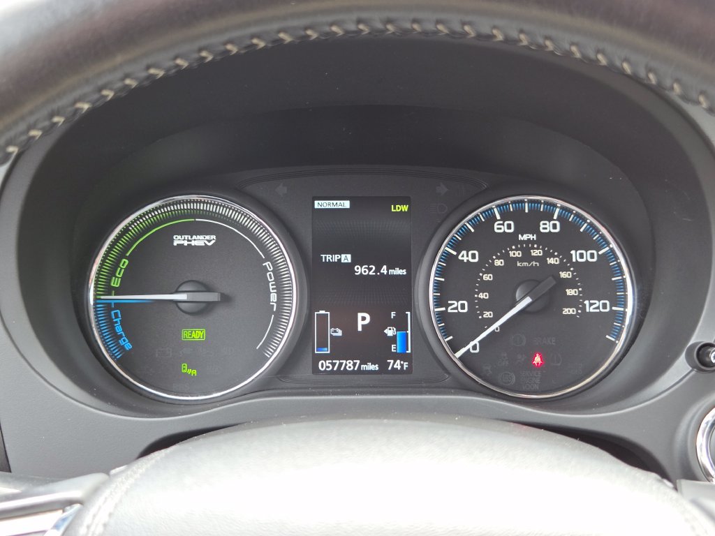 Used 2018 Mitsubishi Outlander 4WD Plug-In Hybrid image 41