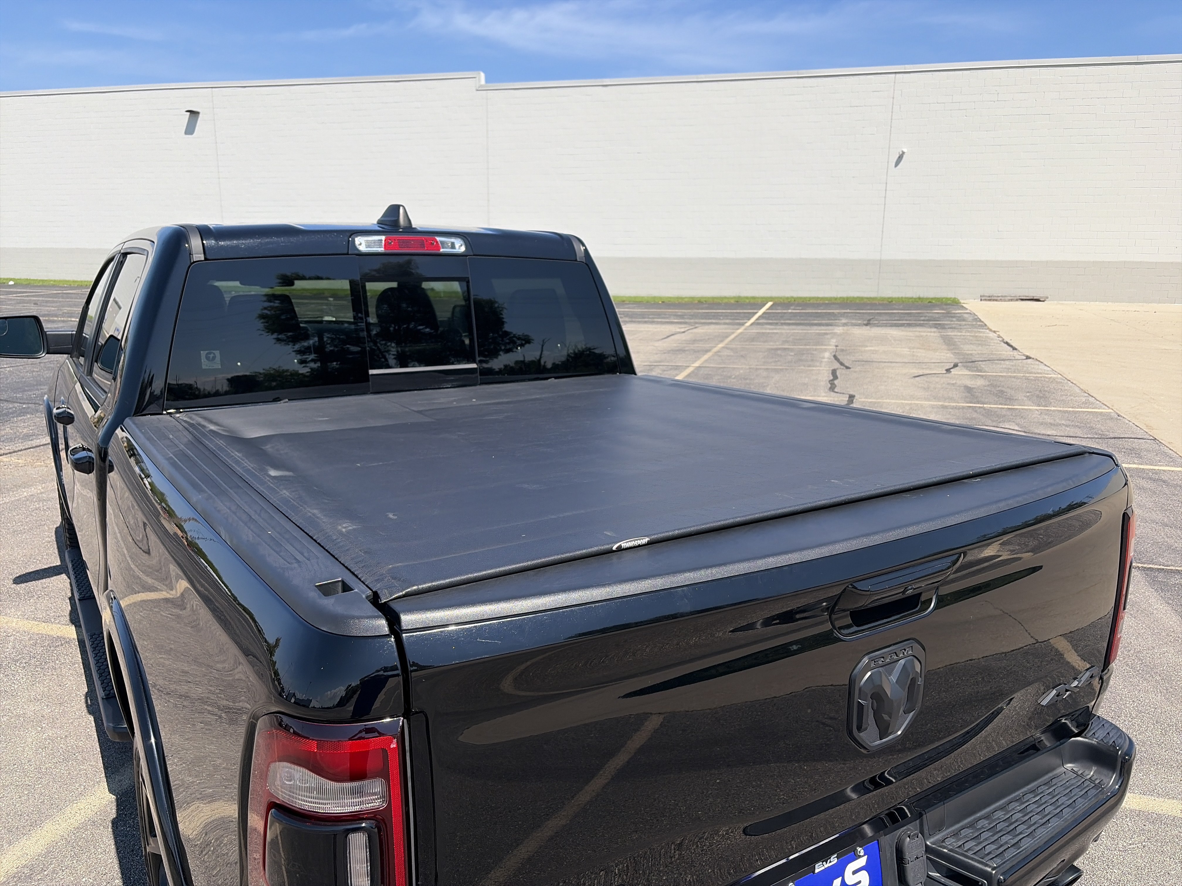 Used 2020 RAM 1500 Laramie AWD/4WD image 9