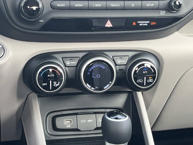 New 2026 Hyundai Venue SEL FWD image 16
