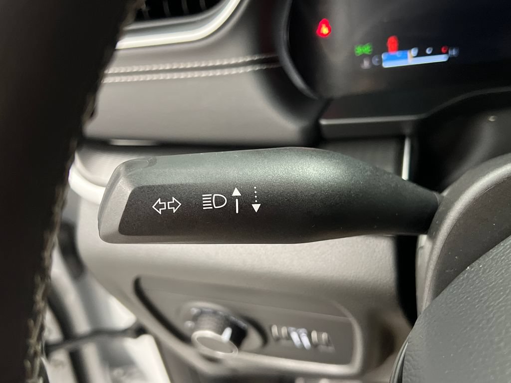 Used 2025 Jeep Grand Cherokee Altitude AWD/4WD image 50