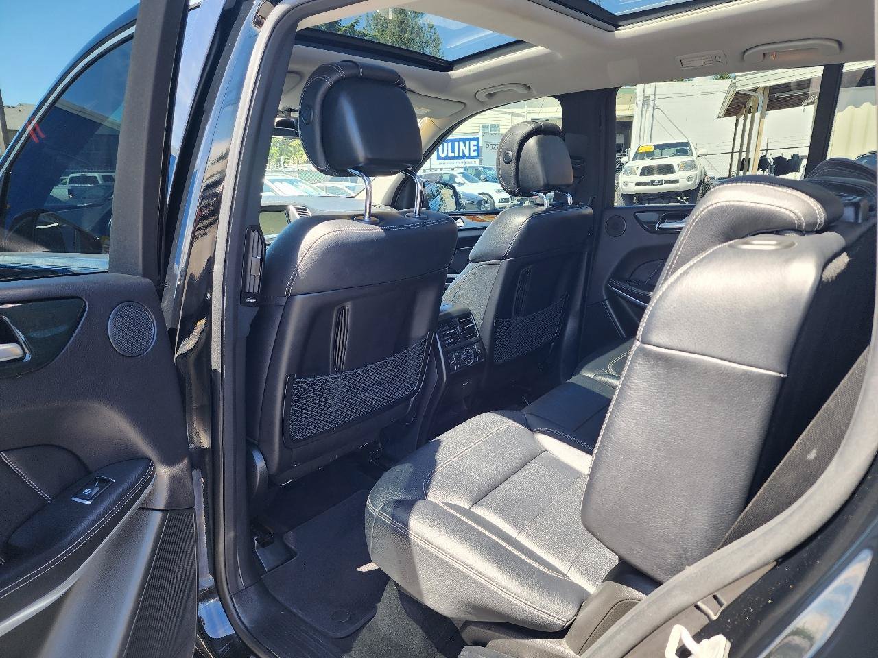 Used 2016 Mercedes-Benz GL 550 4MATIC image 25