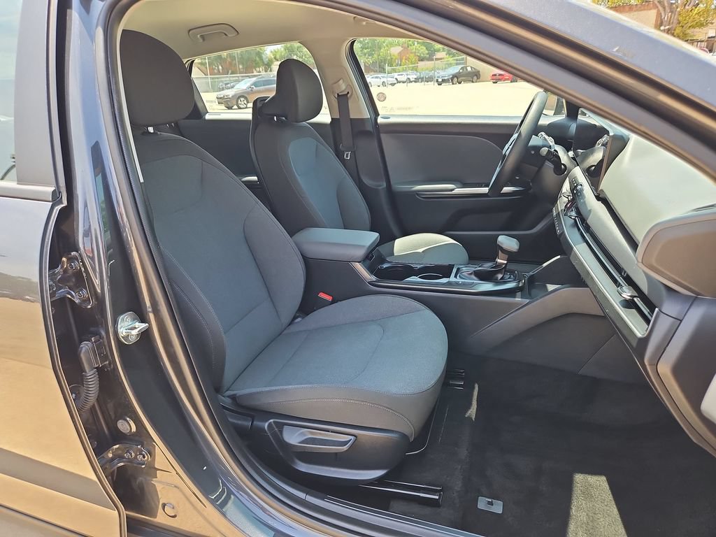 Used 2025 Kia K4 FWD image 31