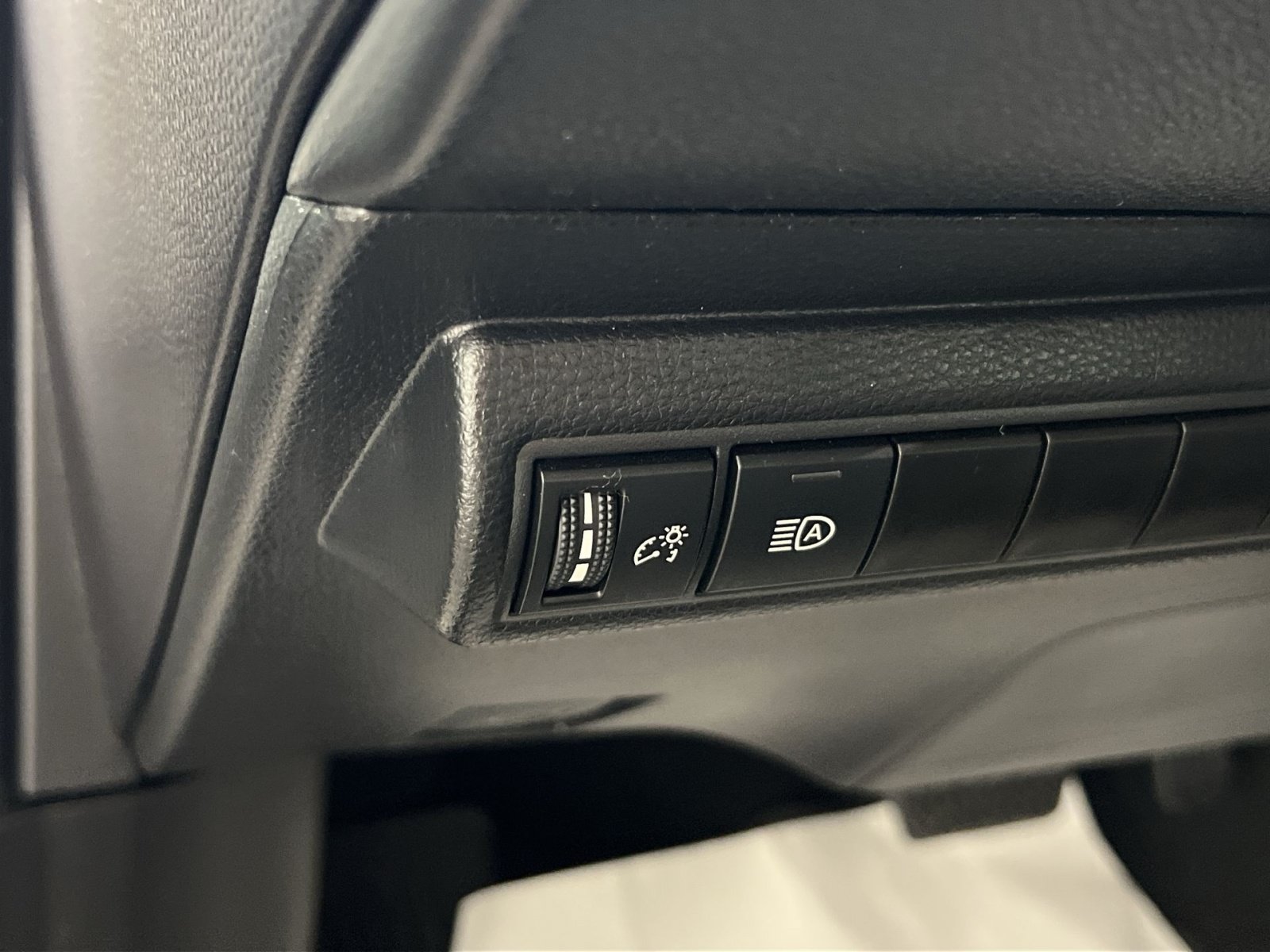 Used 2026 Toyota Corolla LE FWD image 31