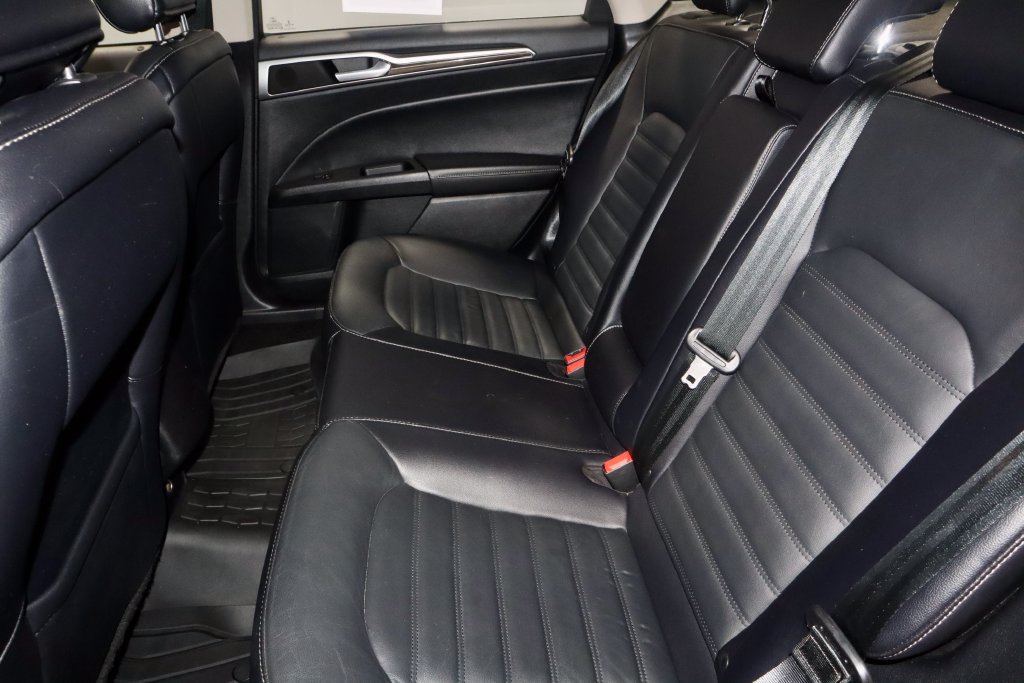 Used 2018 Ford Fusion SE FWD image 22