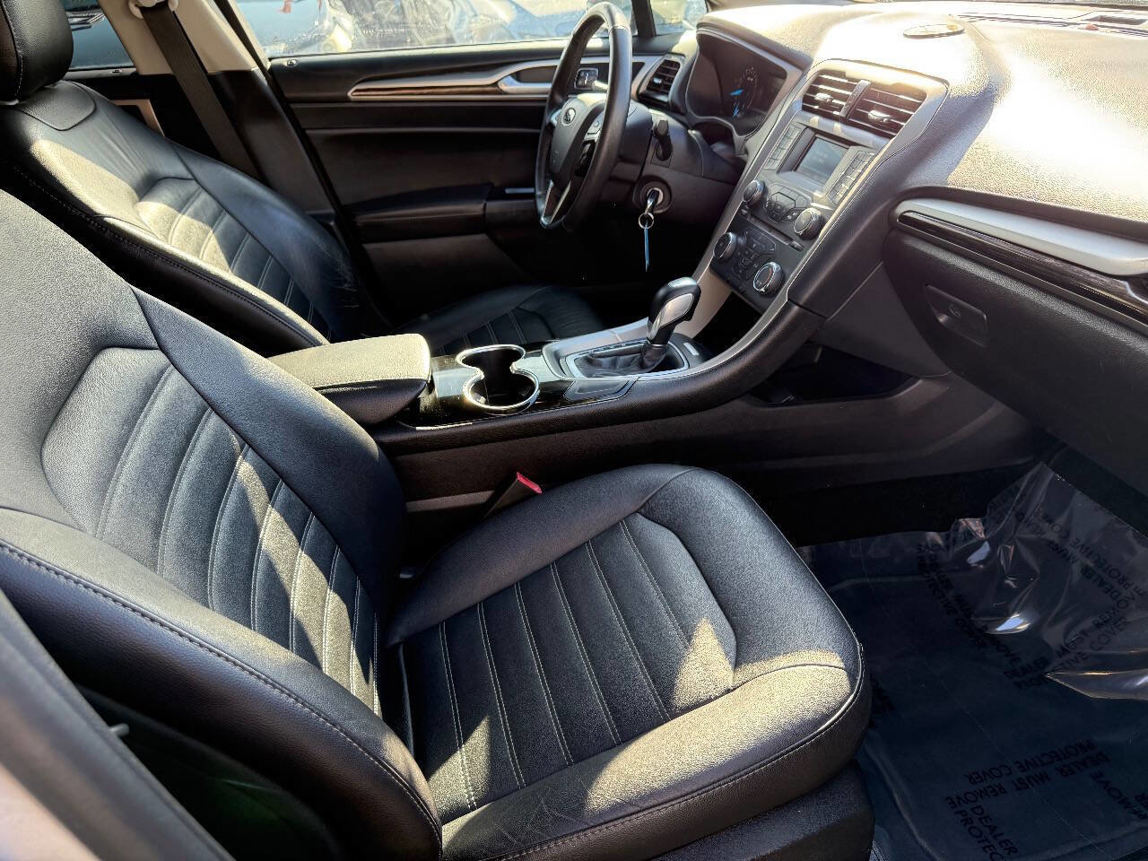 Used 2016 Ford Fusion SE w/ Equipment Group 202A image 14