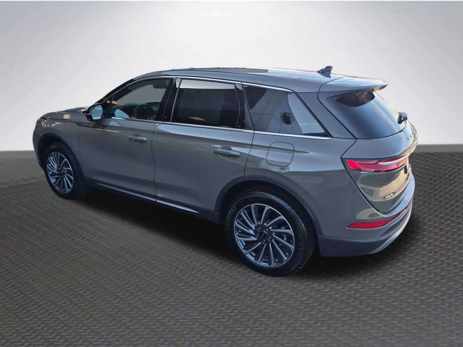 Used 2025 Lincoln Corsair Reserve w/ Towing Package image 5