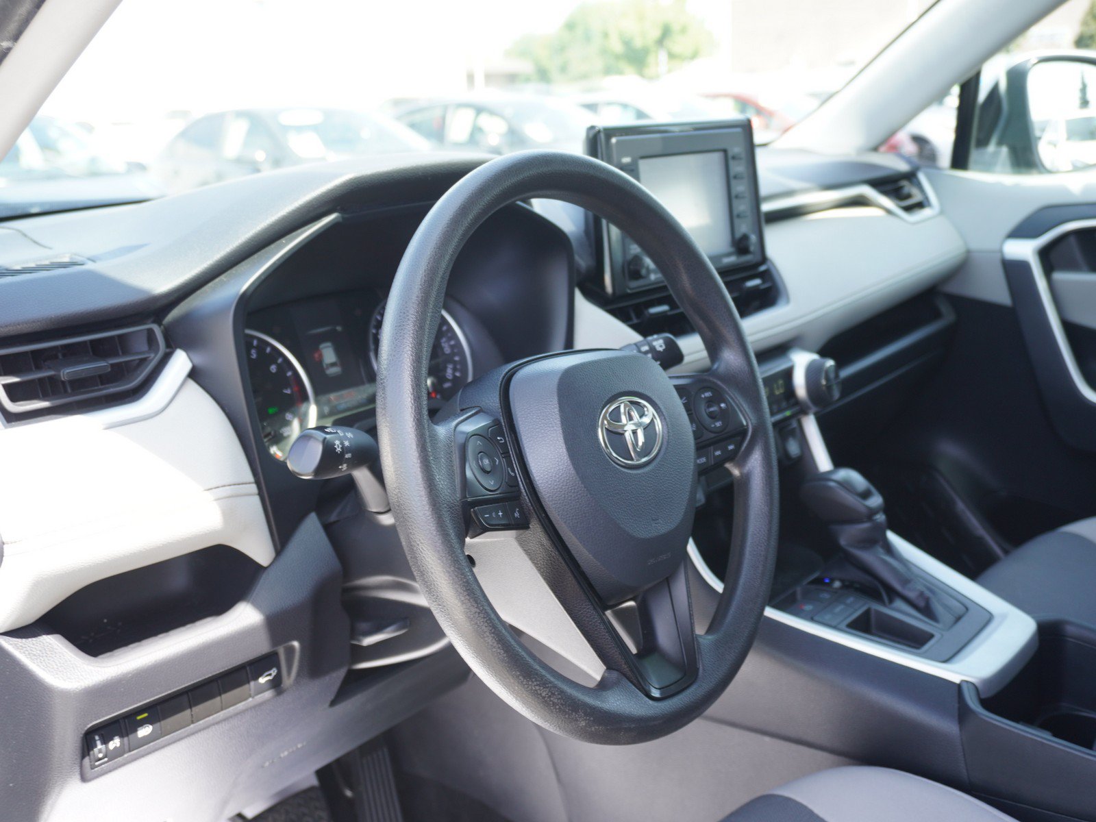 Used 2022 Toyota RAV4 XLE w/ Convenience Package FWD image 20